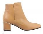 Botines de cuero color camel de Gloria Ortiz